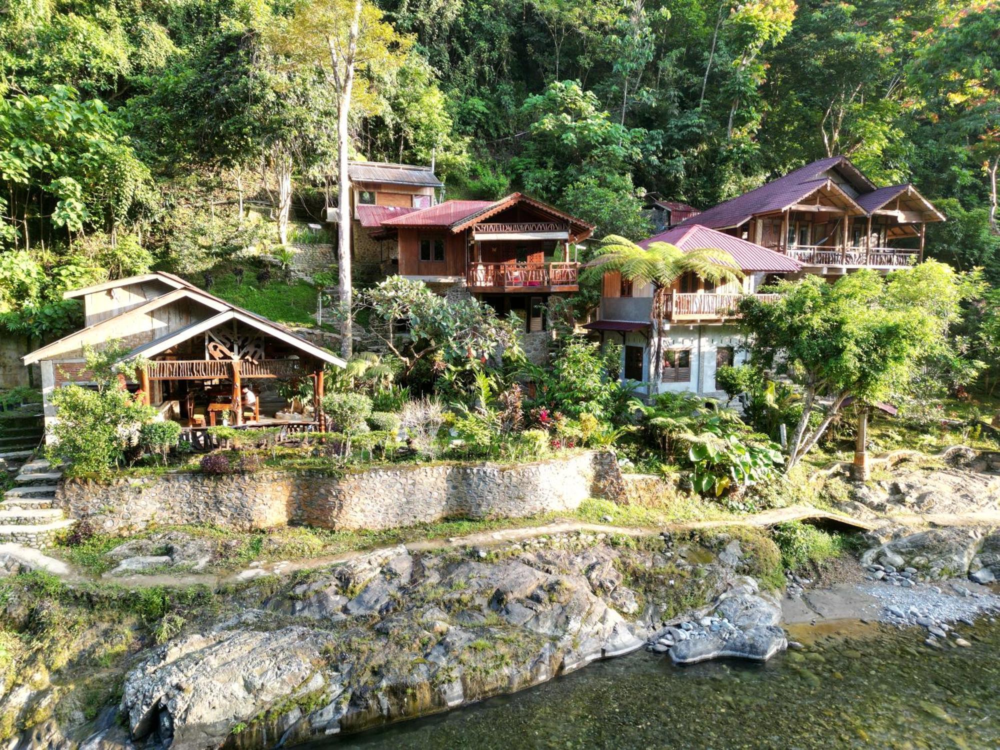 Kupu Kupu Garden Guest House & Cafe Bukit Lawang Bagian luar foto