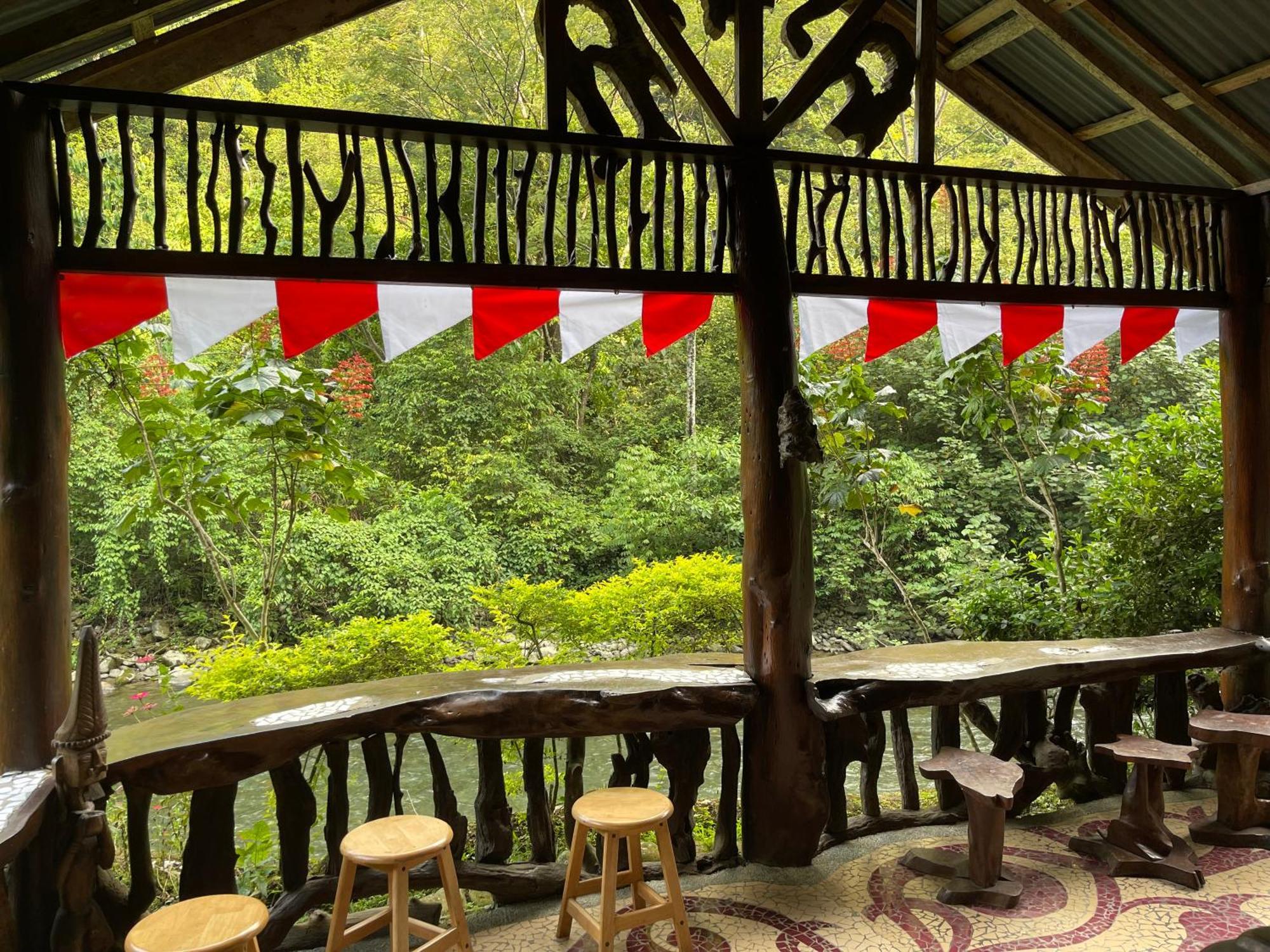 Kupu Kupu Garden Guest House & Cafe Bukit Lawang Bagian luar foto