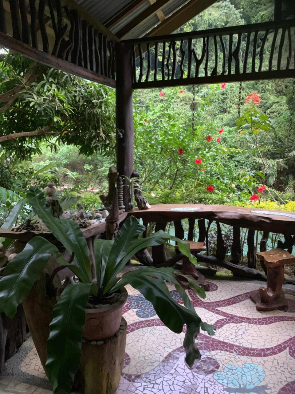 Kupu Kupu Garden Guest House & Cafe Bukit Lawang Bagian luar foto